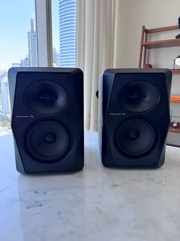 Paired Pioneer Dj VM-50 Speakers