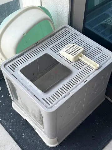 Covered Cat Litter Box with Scoop -+ open cat litter box— Good Condition