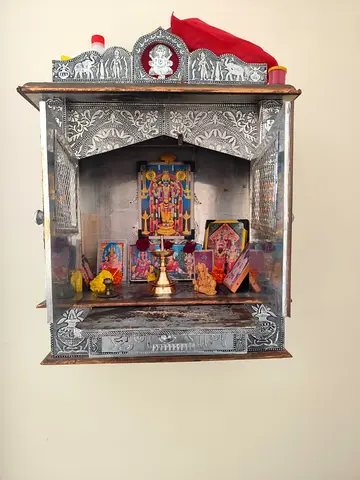 Free Pooja Stand for hindu divotees- without photos