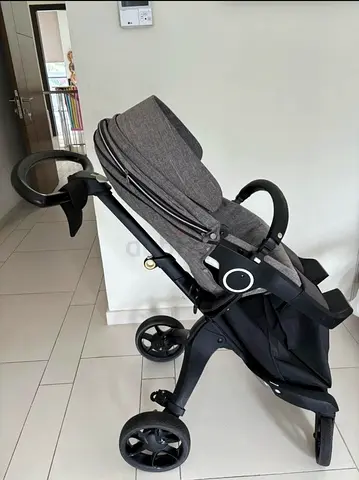 Grey Stokke Xplory stroller in good condition - reversible seat, storage basket