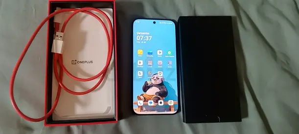 OnePlus 15 smartphone 512 /16 with box and cable good condition