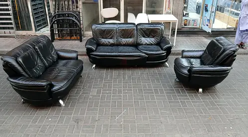 Black leather 3-piece sofa set (3-seater, 2-seater & armchair) in good condition