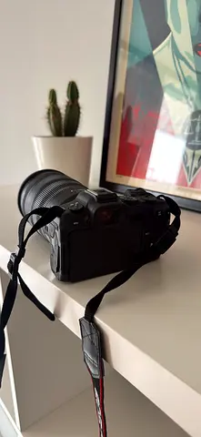 Canon R8 + 24-70mm f2.8 lense for sale