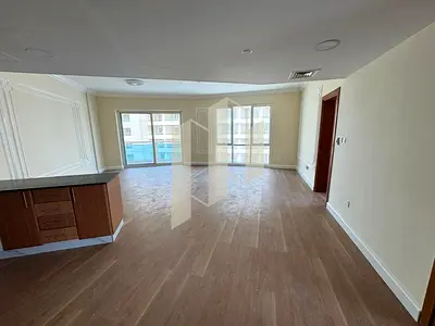 إطلالة على المسبح والمدينة | شقة بغرفتي نوم | Lago Vista C