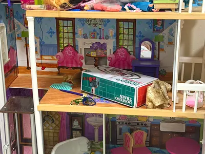 3-level Wooden Dollhouse with Furniture and Accessories — Good Conditions