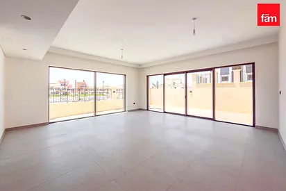 Corner | Single Row | Close To Lagoons