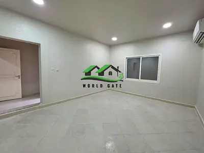 Huge 5BR Villa Great Community Double Row Vacant Now