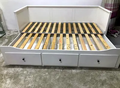 White Wooden Daybed with 3 Under-bed Drawers — Good Condition