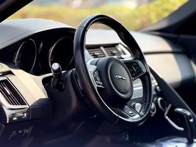 صورة مصغرة 11 لـ 2018 Jaguar E-PACE