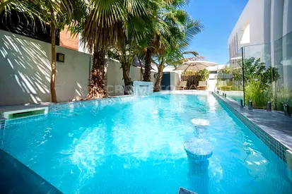 Single Row | Large Pool | Owner Occupied
