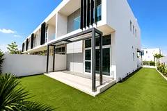 CORNER | UNFURNISHED | LANDSCAPED