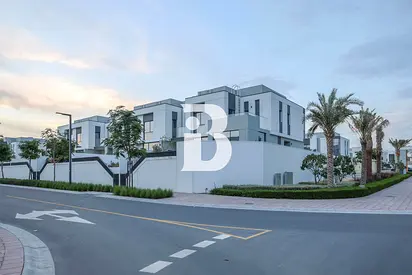 4BR Townhouse | 3 Side Corner | Walk to Pool