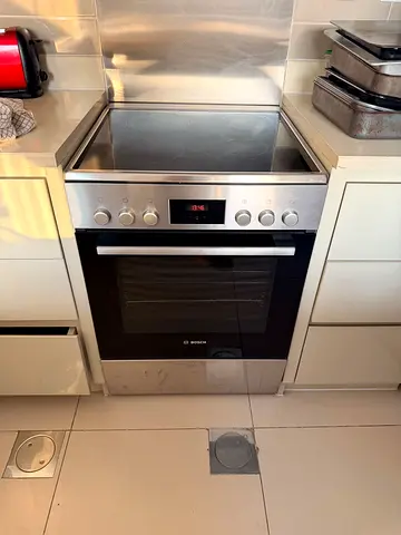 Bosch New Model 4 Ceramic Hubs Electric Cooker stove with Multi Function oven 60cm