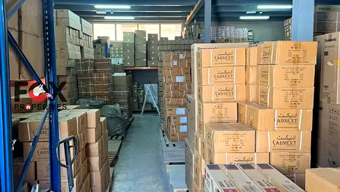مستودع للإيجار في الجرف 3، مساحة 8,742 قدم مربع مع ميزانين، موقع مميز وسهل الوصول، مناسب لمختلف الأنشطة التجارية والصناعية، الإيجار 430,000 درهم سنويً