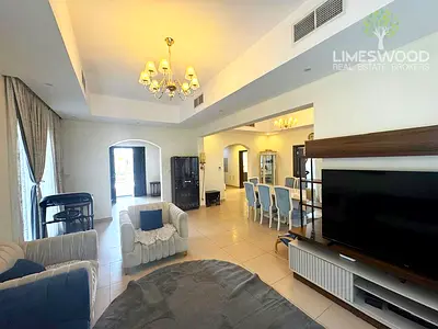 Single Row | Park behind | Private Pool