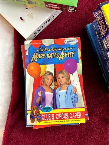 Used Mary-Kate & Ashley: The New Adventures book - children's paperback