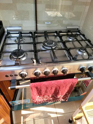 Stainless Steel 5-Burner Gas Cooker with Oven - Good Working Condition