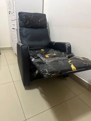 Comfortable Recliner Chair in Black and Gold