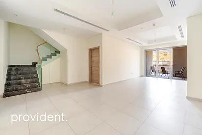VACANT | NEXT TO MALL | EXCLUSIVE