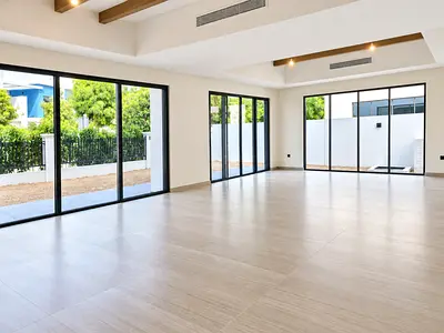 GREAT LOCATION | PARK BACKING | 6BR VILLA | SINGLE