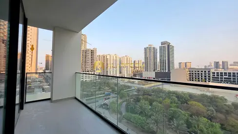 Pool View | Fitted Appliances | Unique Layout