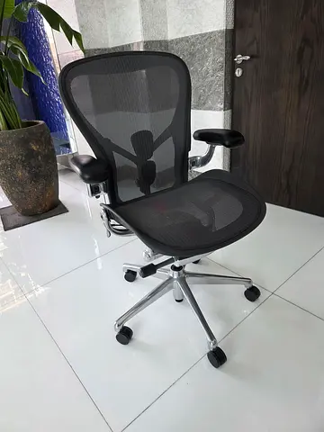 Herman Miller Aeron Remastered Chair Polished - Size C