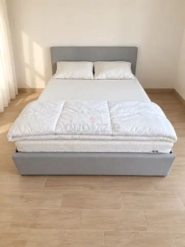 No Light grey upholstered double bed with mattress