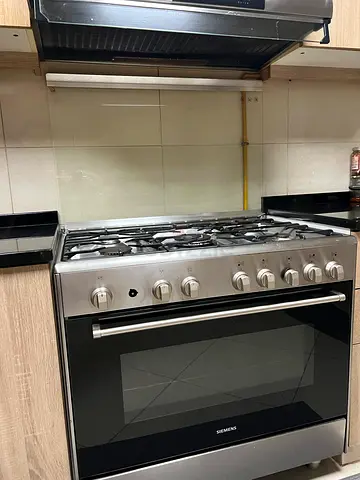 Stainless Steel 5-Burner Gas Cooker with Oven - Good Condition