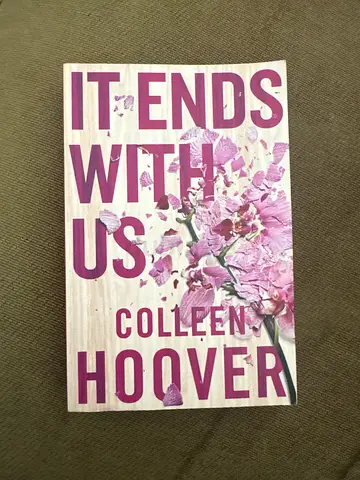 It Ends With Us by Colleen Hoover - Paperback