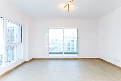 **SPACIOUS 1BR APARTMENT WITH CLOSED KITCHEN & BALCONY FOR RENT IN JVC**
