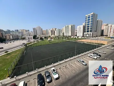3 غرف وصالة للإيجار في أبو شغارة الشارقة، بلكونتان بإطلالة بانورامية على الحديقة، 3 حمامات، مطبخ كبير، صيانة مجانية، سداد حتى 6 دفعات