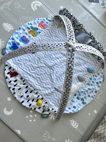 Baby play gym activity mat with hanging toys