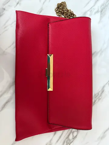 Red leather chain-strap shoulder bag / clutch