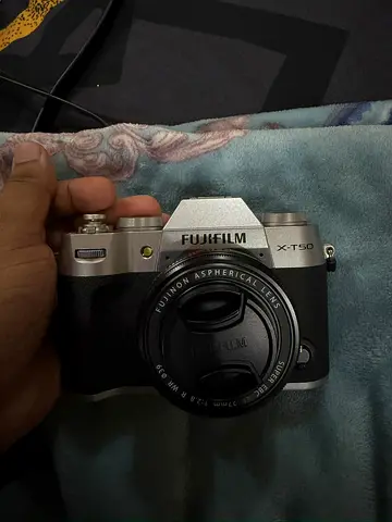 FujiFilm XT50 camera with kit lens 15-45 + 27 MM2.8 Fuji lens - shutter count 1650 only
