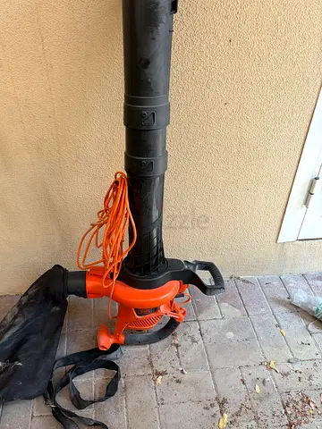 Black & Decker Electric Leaf Blower/Vacuum - Excellent condition used once Aed 130/-