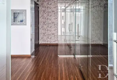 Fitted / Unfurnished / Near Metro / Canal View