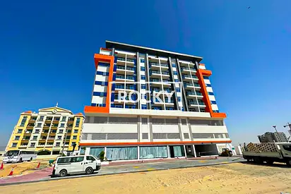 MODERN STUDIO WITH BALCONY | POOL & GYM | WARSAN 4