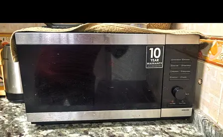 Samsung 40L Microwave Oven - Black, Good Working Condition