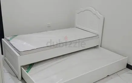 White Wooden Single Bed with Underbed Trundle — Good quality