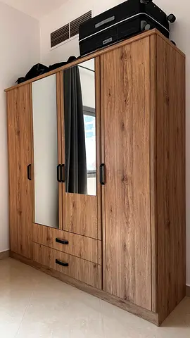 4-Door light Wooden Wardrobe with Mirrors and Drawers - perfect Condition