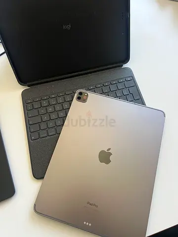 Apple iPad Pro (256GB)  12.9 6thGen WiFi + cellular, P & Logitech Keypad- Space Gray, good condition