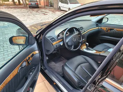 2005 Mercedes-BENZ E-CLASS photo 11