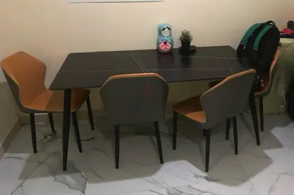 Dining table with 4 modern chairs - good condition
