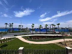 Stunning Location | Single Row | Central Hub View