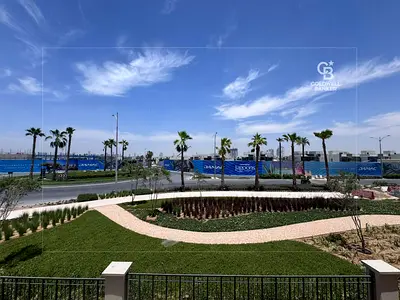 Stunning Location | Single Row | Central Hub View