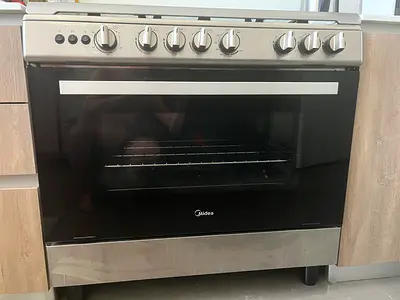 Midea Stainless Steel Gas Range with Oven - Flawless Condition