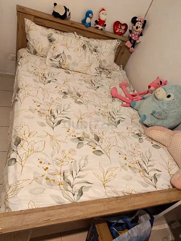 Solid wood 160x200 queen bed