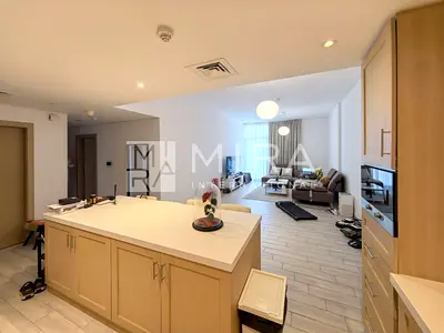 Vacant on October | Maid's Room | Best Price