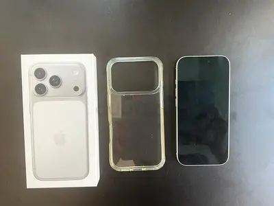 iPhone 17 pro + new charger + box + cover