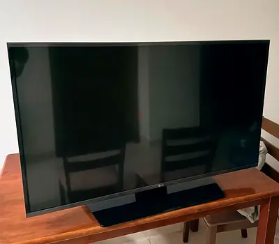 LG 43-inch LED TV in good condition + normal remote